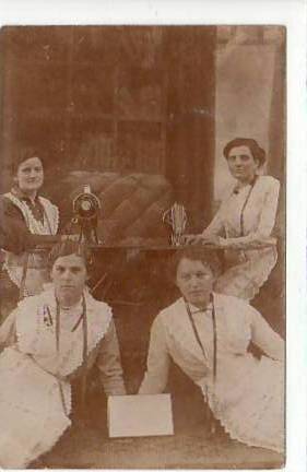 Berufe Nähen Nähmaschine ca 1910 Berufe Nähen Nähmaschine ca 1910