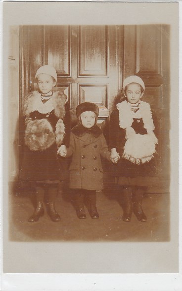 Kinder Foto Karte Winter Mode ca 1920