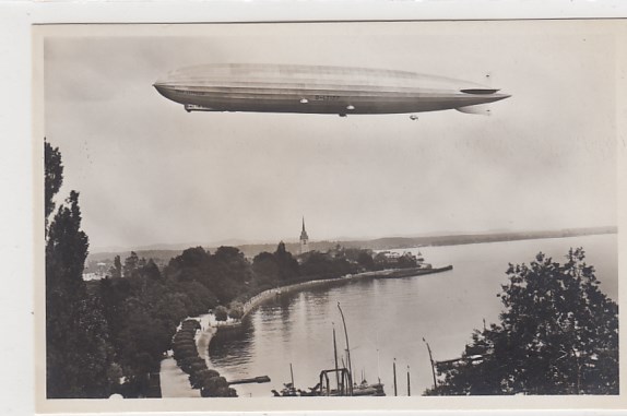 Friedrichshafen am Bodensee mit Zeppelin-Luftschiff ca 1930