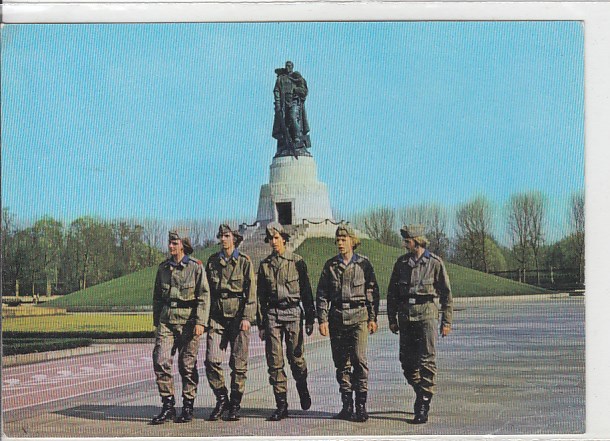 DDR NVA Soldaten Berlin Treptow